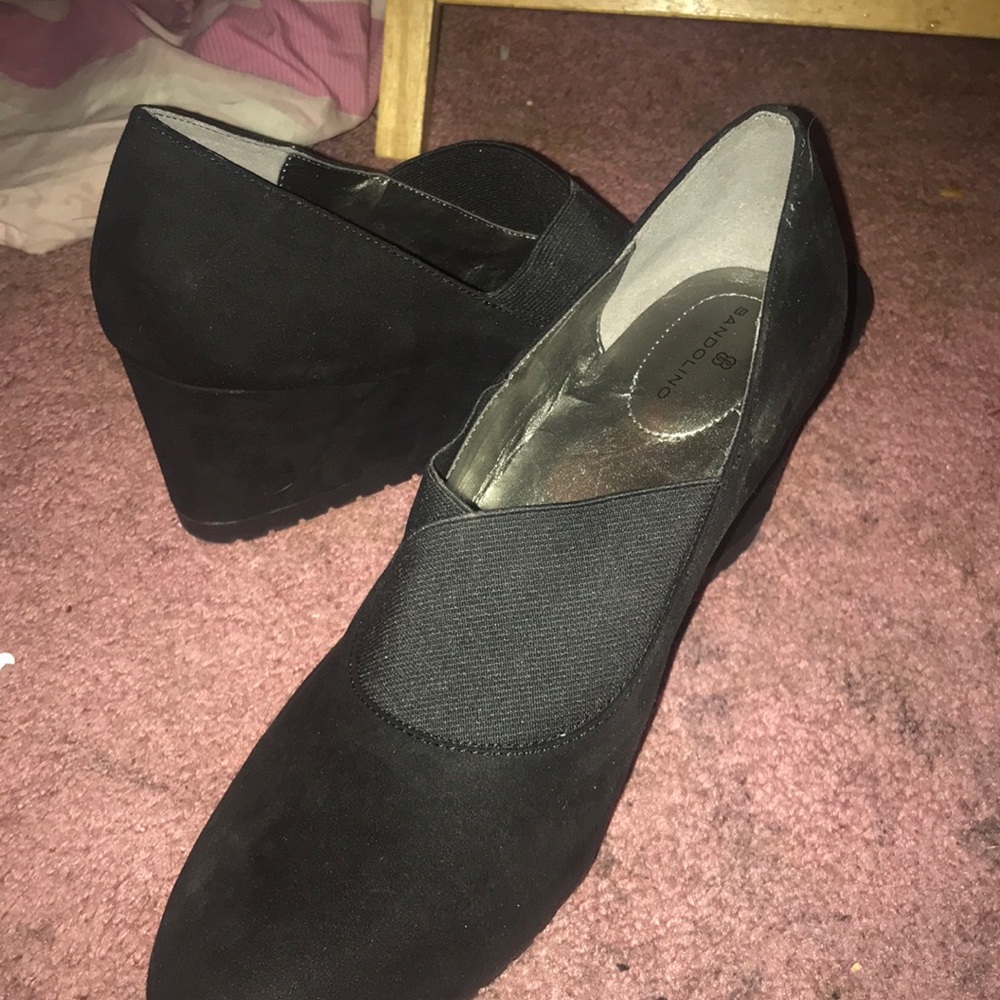 Black wedge heels